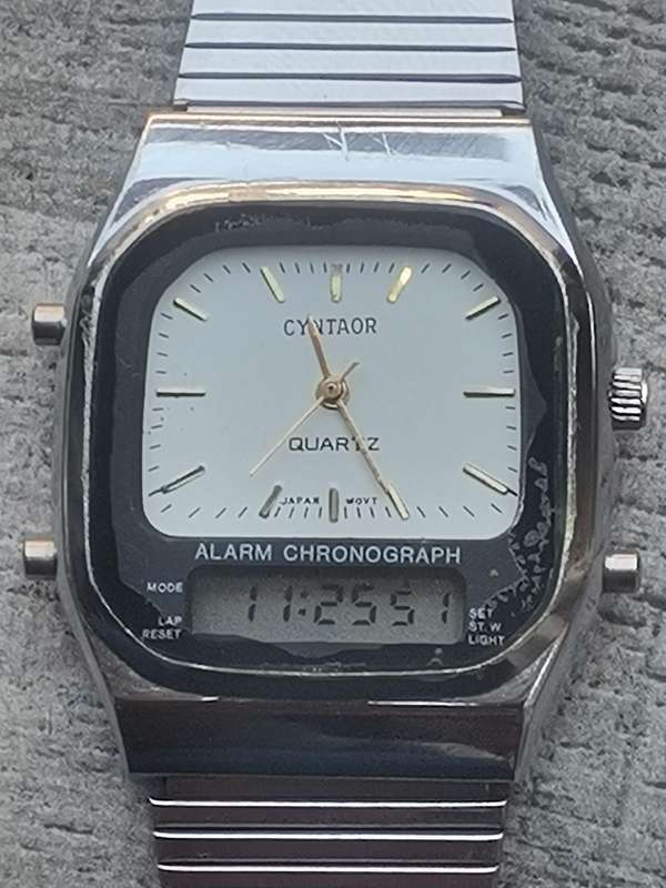 MENS VINTAGE CYNTAOR STAINLESS STEEL ANALOG/DIGITAL WATCH IN EXCELLENT WORKING CONDITION