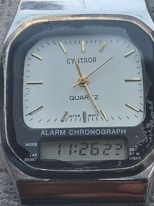 MENS VINTAGE CYNTAOR STAINLESS STEEL ANALOG/DIGITAL WATCH IN EXCELLENT WORKING CONDITION