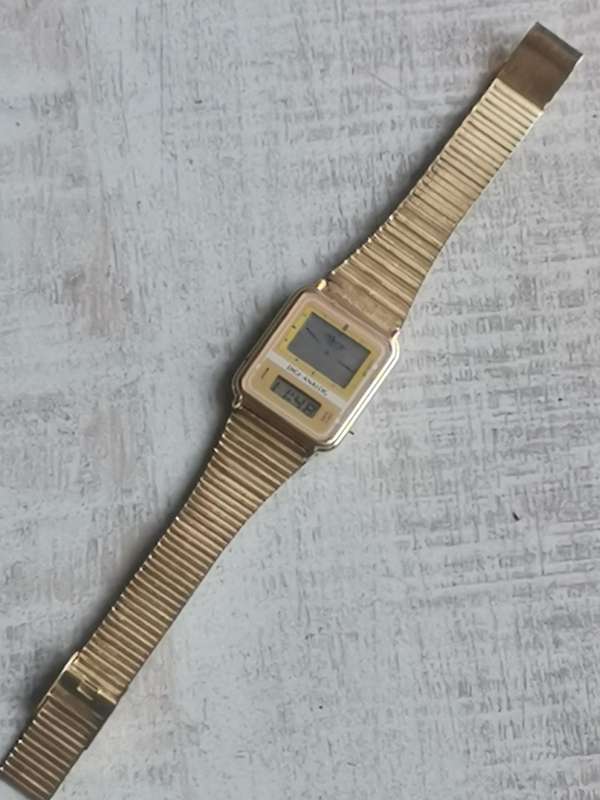 MENS VINTAGE ELECTRONIC ANALOG/DIGITAL WATCH IN EXCELLENT WORKING CONDITION