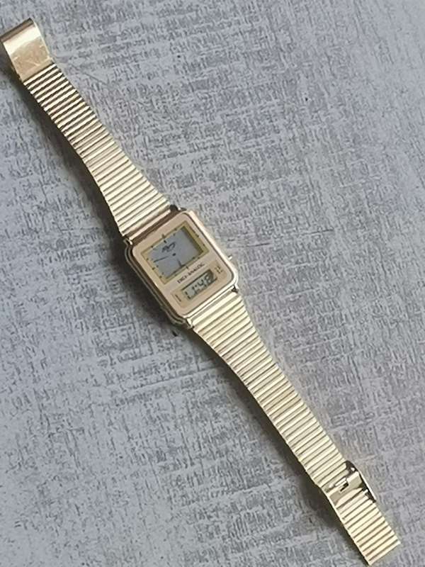 MENS VINTAGE ELECTRONIC ANALOG/DIGITAL WATCH IN EXCELLENT WORKING CONDITION