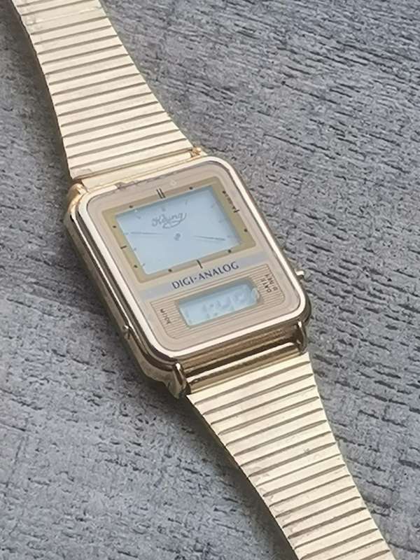 MENS VINTAGE ELECTRONIC ANALOG/DIGITAL WATCH IN EXCELLENT WORKING CONDITION