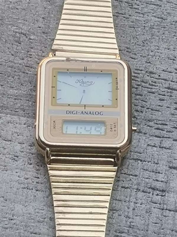 MENS VINTAGE ELECTRONIC ANALOG/DIGITAL WATCH IN EXCELLENT WORKING CONDITION