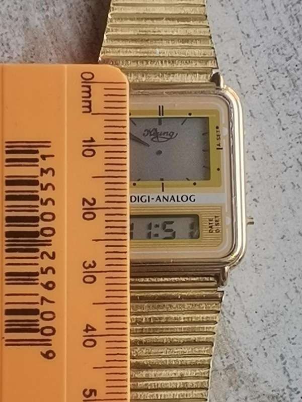 MENS VINTAGE ELECTRONIC ANALOG/DIGITAL WATCH IN EXCELLENT WORKING CONDITION