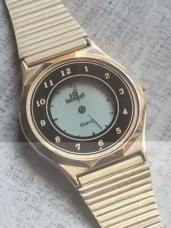 MENS VINTAGE KESSEL ELECTRONIC ANALOG QUARTZ WATCH IN EXCELLENT WORKING CONDITION