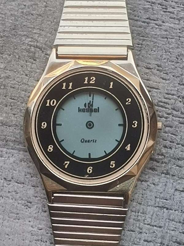 MENS VINTAGE KESSEL ELECTRONIC ANALOG QUARTZ WATCH IN EXCELLENT WORKING CONDITION