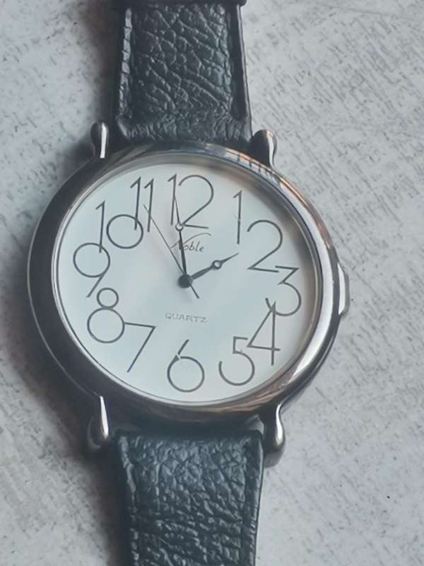 MENS VINTAGE NOBLE QUARTZ WATCH IN EXCELLENT WORKING CONDITION