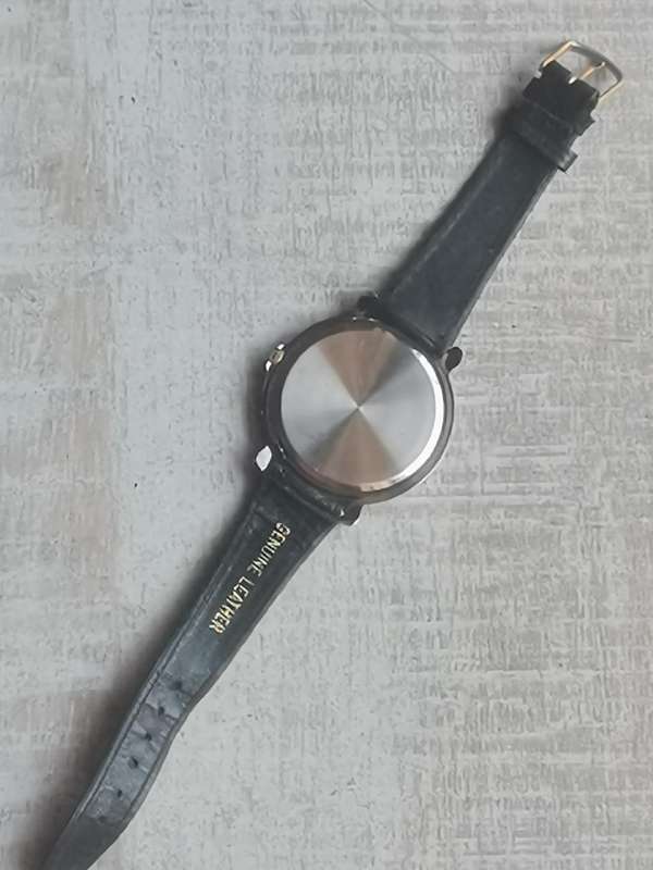 MENS VINTAGE NOBLE QUARTZ WATCH IN EXCELLENT WORKING CONDITION