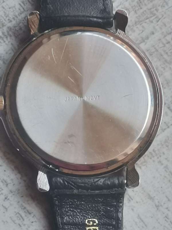 MENS VINTAGE NOBLE QUARTZ WATCH IN EXCELLENT WORKING CONDITION