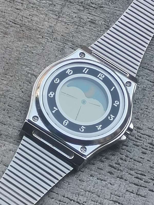 MENS VINTAGE ELECTRONIC ANALOG QUARTZ WATCH IN EXCELLENT WORKING CONDITION