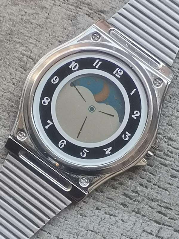 MENS VINTAGE ELECTRONIC ANALOG QUARTZ WATCH IN EXCELLENT WORKING CONDITION