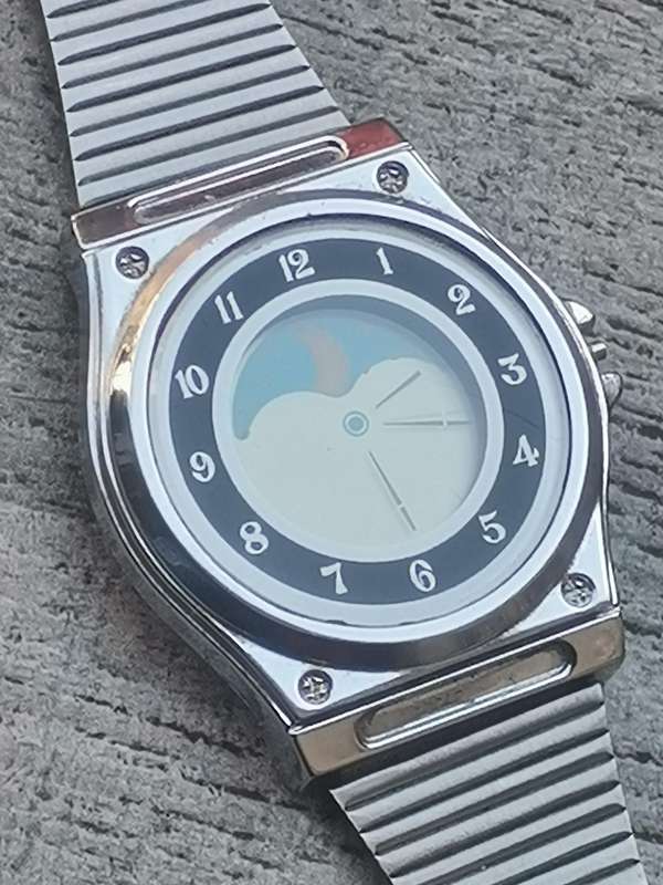 MENS VINTAGE ELECTRONIC ANALOG QUARTZ WATCH IN EXCELLENT WORKING CONDITION
