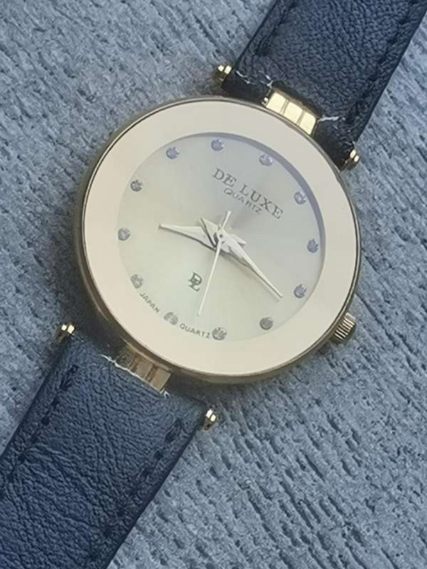 LADIES DE LUXE 18K GOLD PLATED WATCH IN EXCELLENT WORKING CONDITION