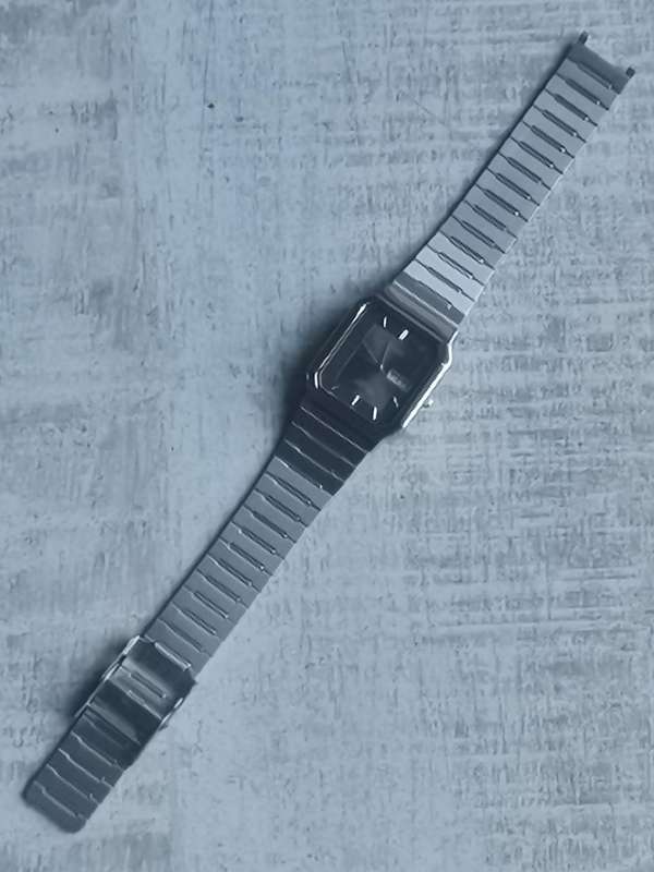 LADIES POISE STAINLESS STEEL WATCH WITH DAY/DATE FUNCTION IN EXCELLENT WORKING CONDITION