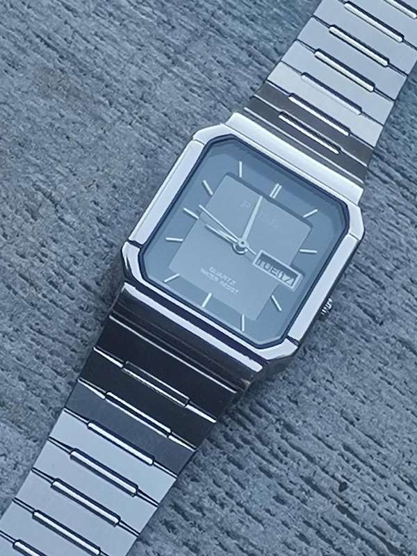 LADIES POISE STAINLESS STEEL WATCH WITH DAY/DATE FUNCTION IN EXCELLENT WORKING CONDITION