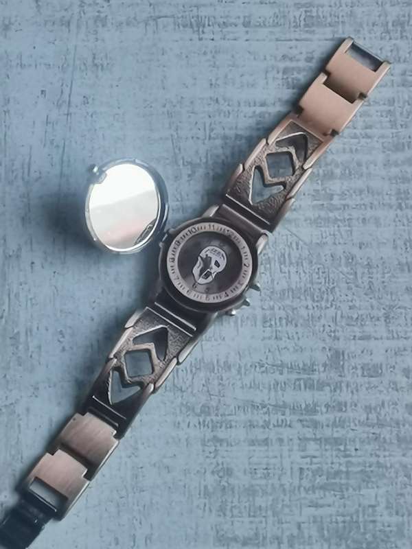 UNIQUE LADIES ZEBA LIVE TO RIDE WATCH IN EXCELLENT WORKING CONDITION