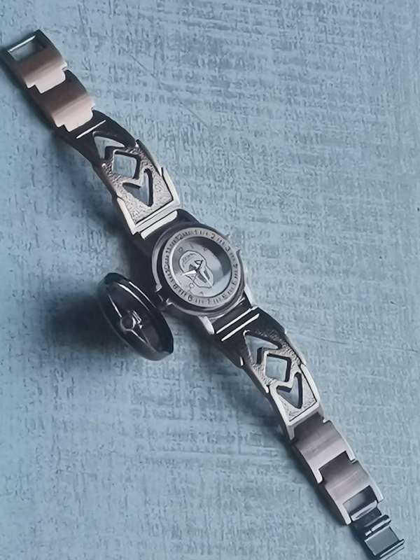 UNIQUE LADIES ZEBA LIVE TO RIDE WATCH IN EXCELLENT WORKING CONDITION