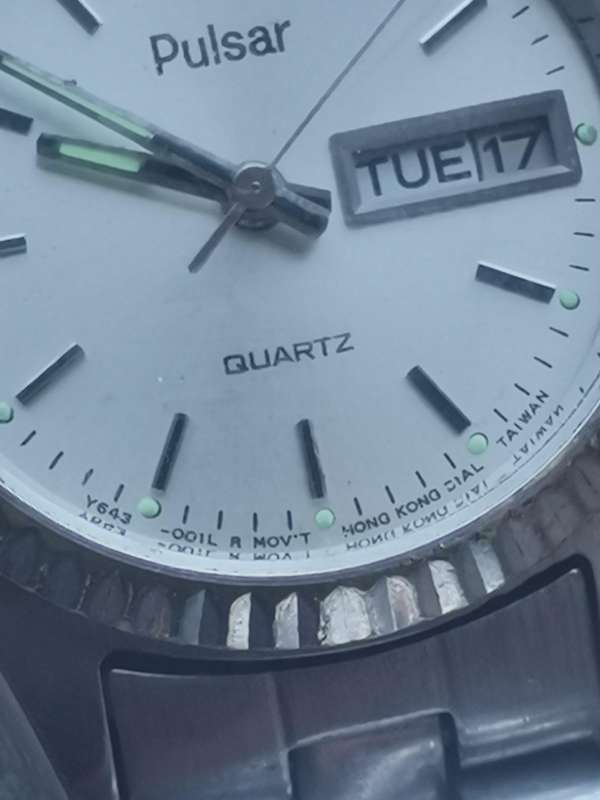 LADIES VINTAGE PULSAR WATCH WITH DAY/DATE FUNCTION IN EXCELLENT WORKING CONDITION