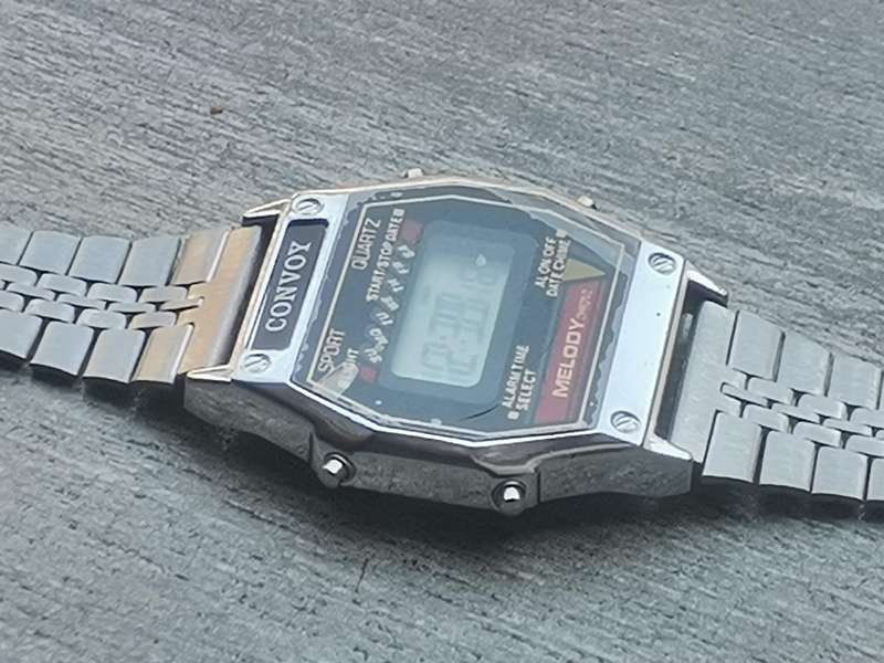 MENS VINTAGE CONVOY DIGITAL SPORTS WATCH IN EXCELLENT WORKING CONDITION
