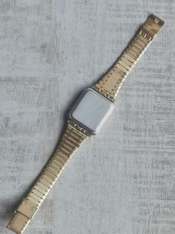 MENS VINTAGE ELECTRONIC DIGI-ANALOG GOLD PLATED WATCH IN EXCELLENT WORKING CONDITION