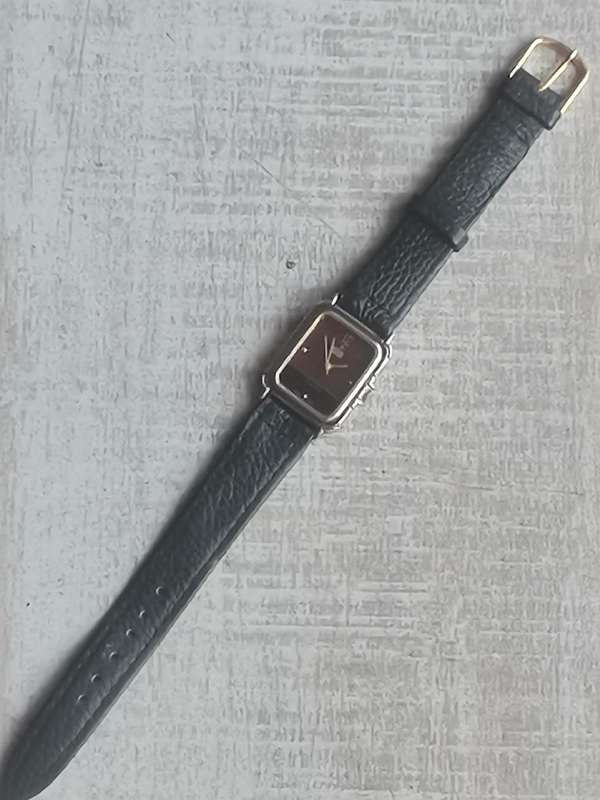 STUNNING LADIES WIN WATCH IN EXCELLENT WORKING CONDITION