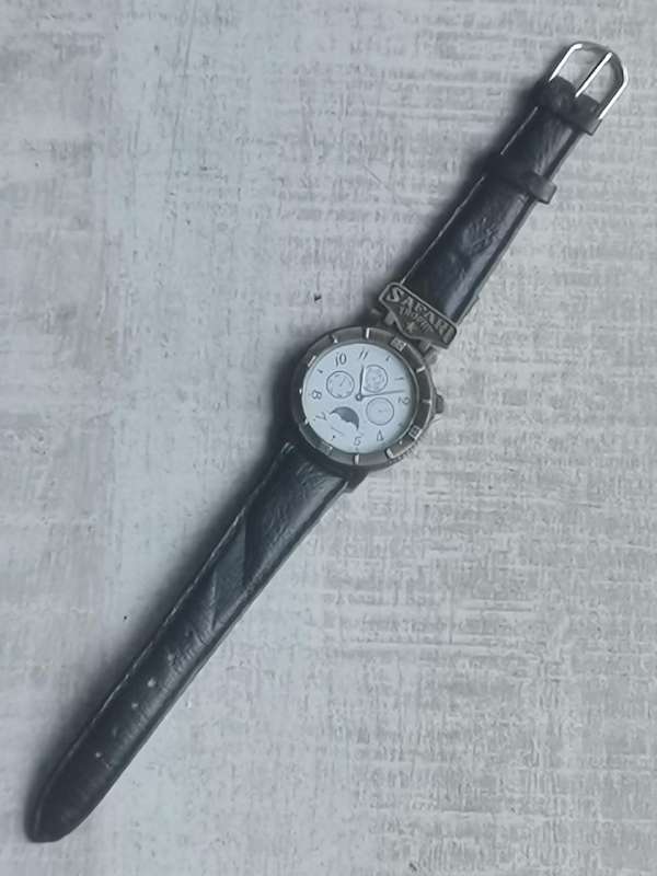 MENS VINTAGE SAFARI TROPHY WATCH IN EXCELLENT WORKING CONDITION