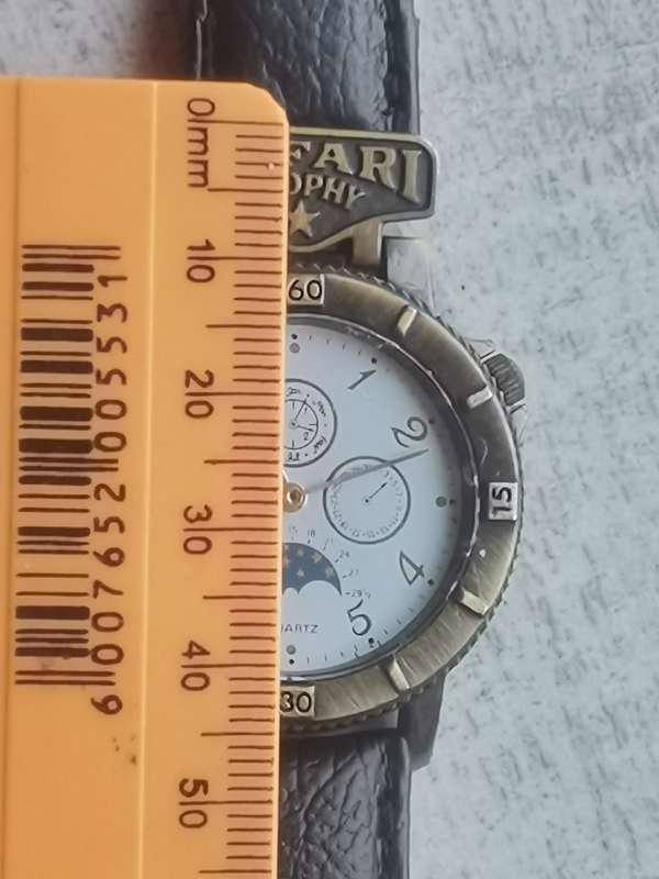 MENS VINTAGE SAFARI TROPHY WATCH IN EXCELLENT WORKING CONDITION