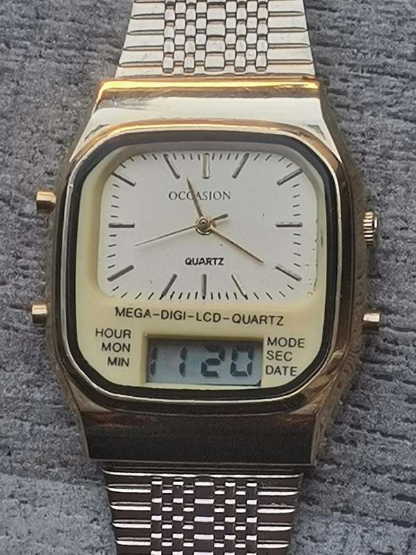 MENS VINTAGE OCCASION ANALOG/DIGITAL WATCH IN EXCELLENT WORKING CONDITION