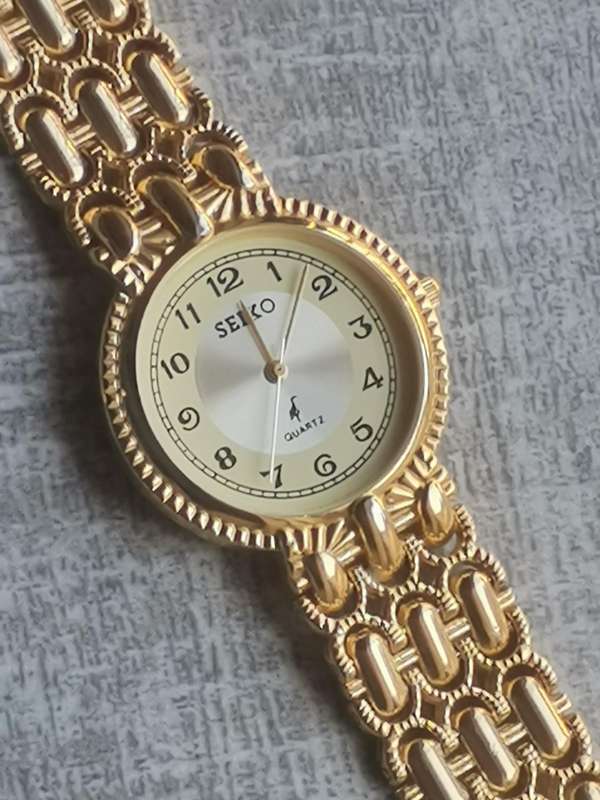 MENS VINTAGE SEIKO ALL GOLD WATCH IN EXCELLENT WORKING CONDITION - NEW OLD STOCK