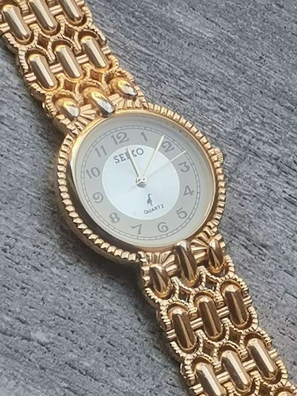MENS VINTAGE SEIKO ALL GOLD WATCH IN EXCELLENT WORKING CONDITION - NEW OLD STOCK