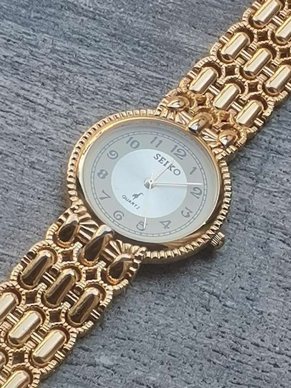 MENS VINTAGE SEIKO ALL GOLD WATCH IN EXCELLENT WORKING CONDITION - NEW OLD STOCK