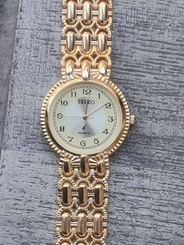 MENS VINTAGE SEIKO ALL GOLD WATCH IN EXCELLENT WORKING CONDITION - NEW OLD STOCK
