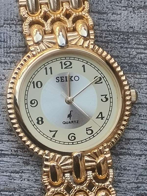 MENS VINTAGE SEIKO ALL GOLD WATCH IN EXCELLENT WORKING CONDITION - NEW OLD STOCK