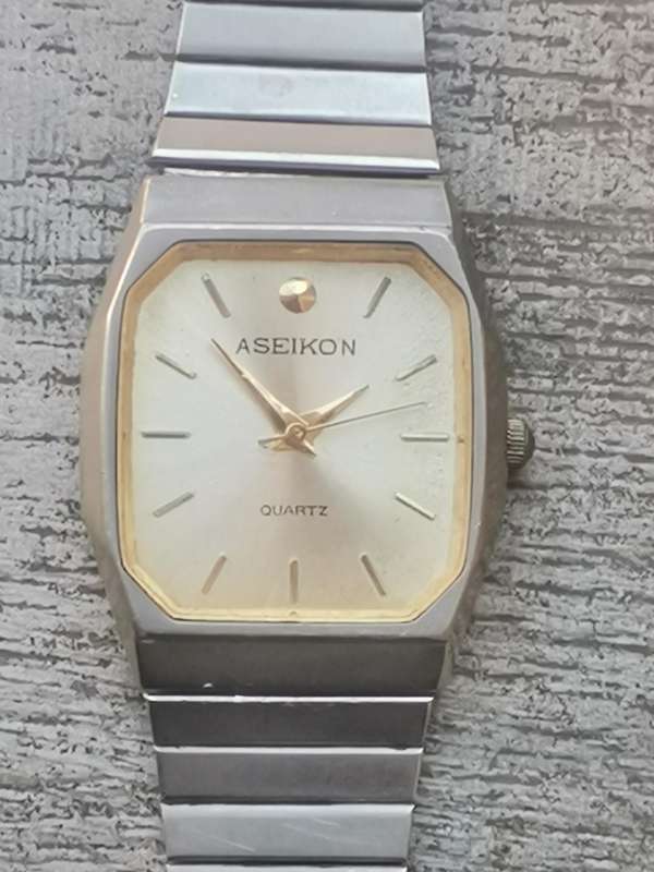 MENS VINTAGE ASEIKON STAINLESS STEEL WATCH IN EXCELLENT WORKING CONDITION