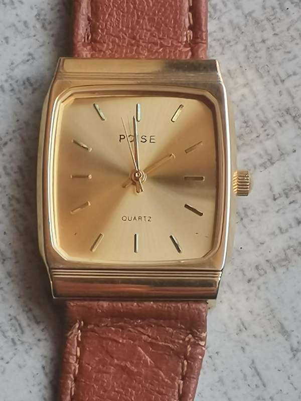 MENS GOLD PLATED POISE WATCH WITH 2 EXTRA STRAPS IN EXCELLENT WORKING CONDITION