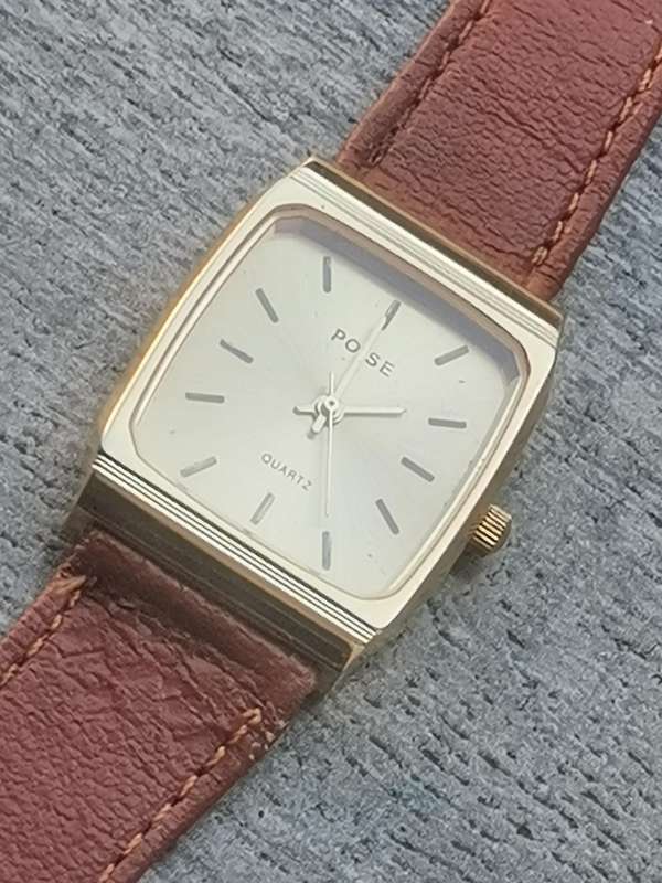 MENS GOLD PLATED POISE WATCH WITH 2 EXTRA STRAPS IN EXCELLENT WORKING CONDITION