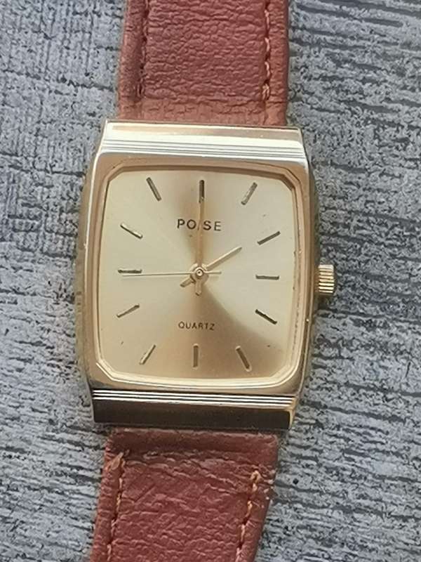 MENS GOLD PLATED POISE WATCH WITH 2 EXTRA STRAPS IN EXCELLENT WORKING CONDITION