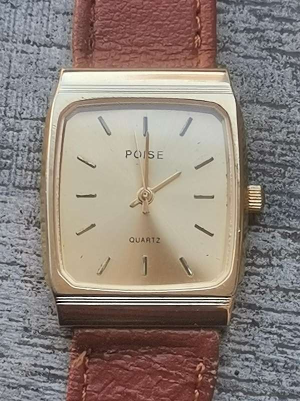 MENS GOLD PLATED POISE WATCH WITH 2 EXTRA STRAPS IN EXCELLENT WORKING CONDITION