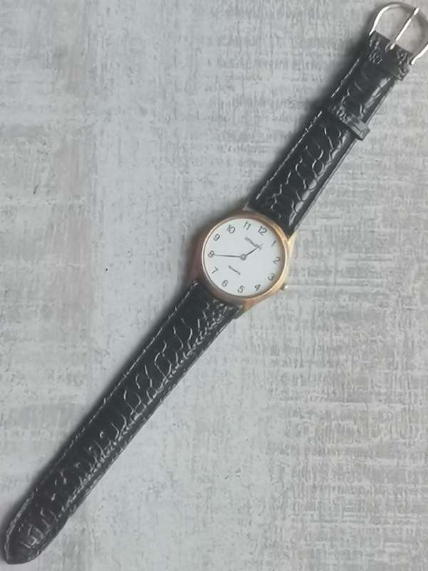 MENS VINTAGE DYNASTY EXTRA SLIM MENS GOLD PLATED WATCH IN EXCELLENT WORKING CONDITION