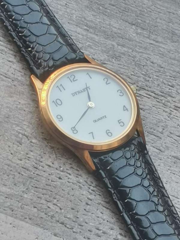 MENS VINTAGE DYNASTY EXTRA SLIM MENS GOLD PLATED WATCH IN EXCELLENT WORKING CONDITION