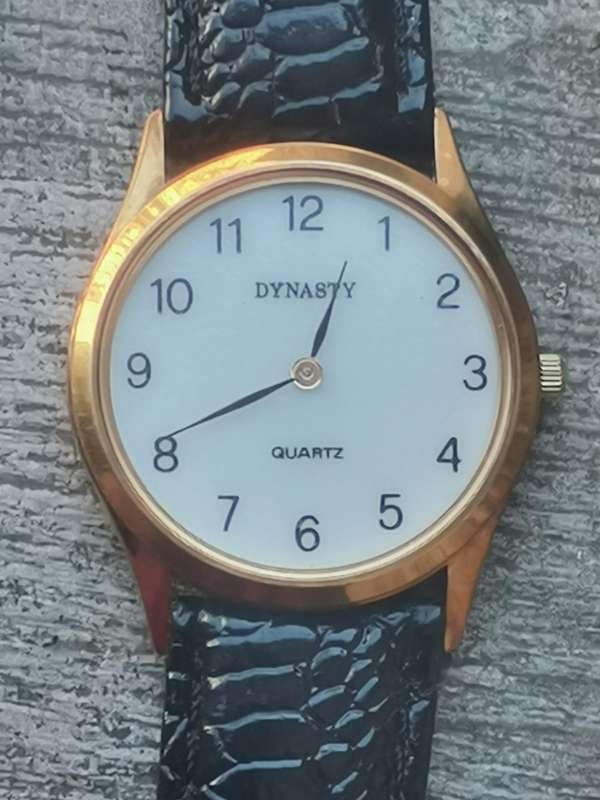 MENS VINTAGE DYNASTY EXTRA SLIM MENS GOLD PLATED WATCH IN EXCELLENT WORKING CONDITION