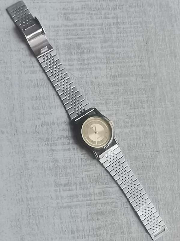 LADIES GROUP TOP WATCH WITH STAINLESS STEEL STRAP IN EXCELLENT WORKING CONDITION