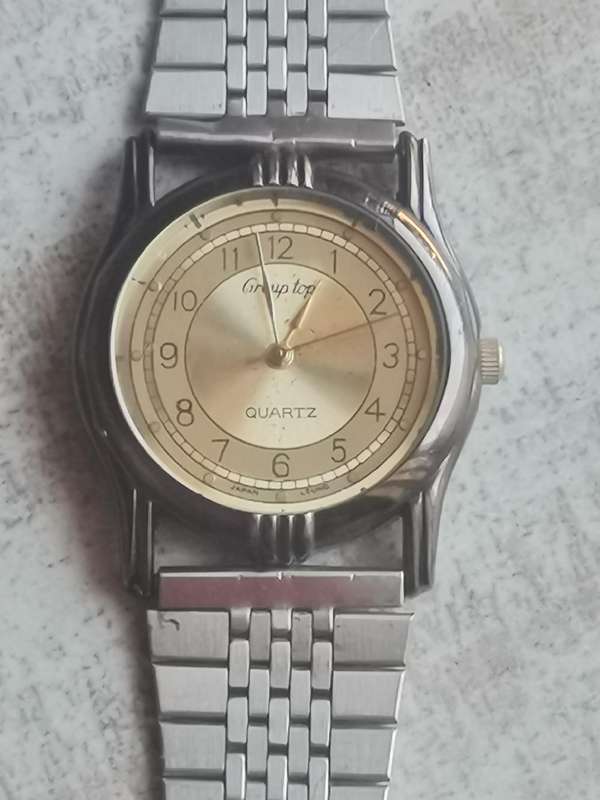 LADIES GROUP TOP WATCH WITH STAINLESS STEEL STRAP IN EXCELLENT WORKING CONDITION