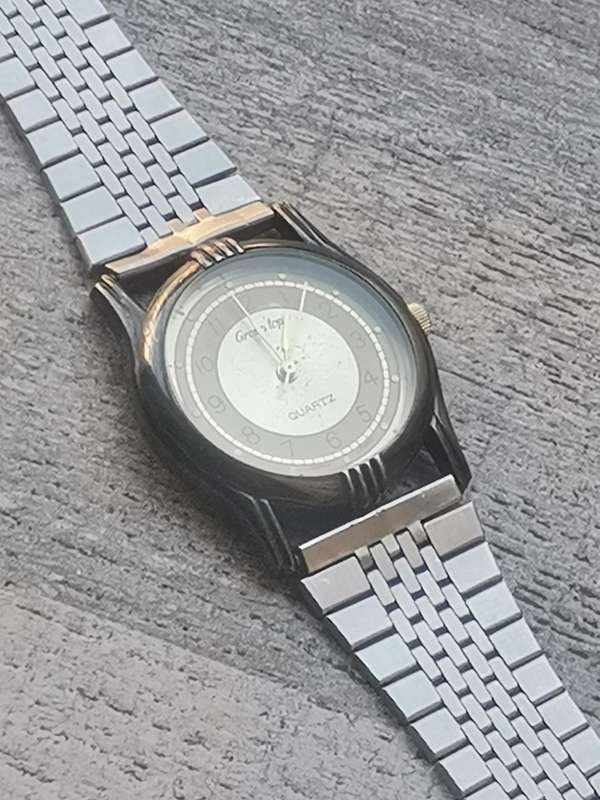 LADIES GROUP TOP WATCH WITH STAINLESS STEEL STRAP IN EXCELLENT WORKING CONDITION