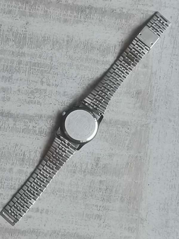 LADIES GROUP TOP WATCH WITH STAINLESS STEEL STRAP IN EXCELLENT WORKING CONDITION
