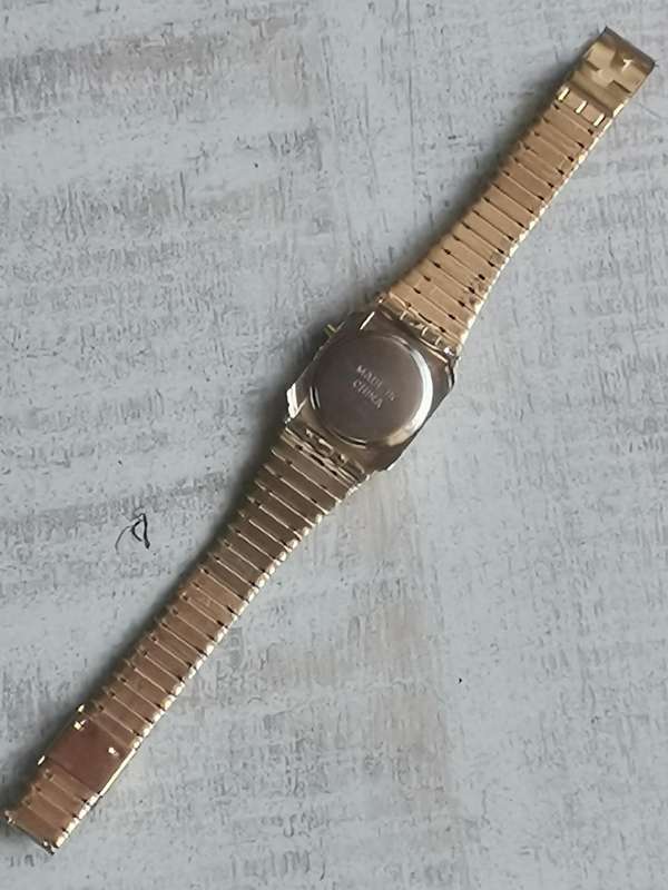 LADIES VINTAGE DIGITAL WATCH WITH STAINLESS STEEL GOLD STRAP IN EXCLT WORKING COND - 3 AVAILABLE