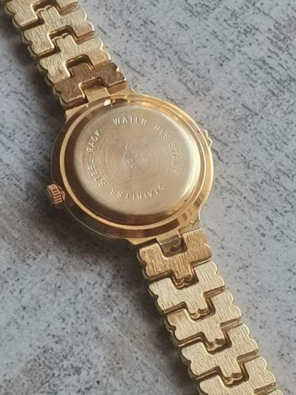 LADIES STL ALL GOLD PLATED WATCH IN EXCELLENT WORKING CONDITION - UNWORN AS GOOD AS NEW