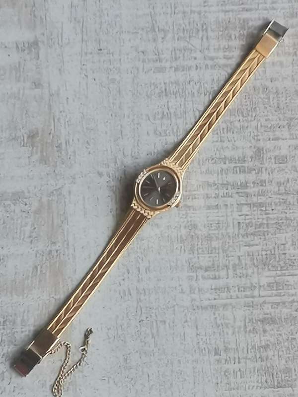 LADIES ALL GOLD PLATED POISE WATCH IN EXCELLENT WORKING CONDITION