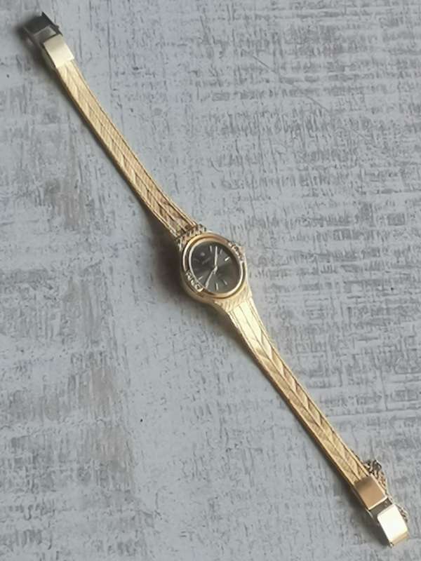 LADIES ALL GOLD PLATED POISE WATCH IN EXCELLENT WORKING CONDITION