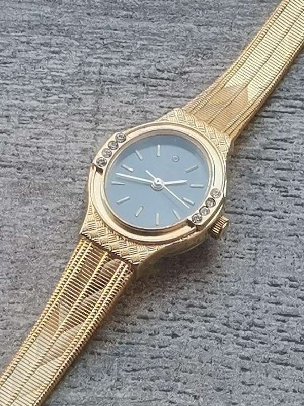 LADIES ALL GOLD PLATED POISE WATCH IN EXCELLENT WORKING CONDITION