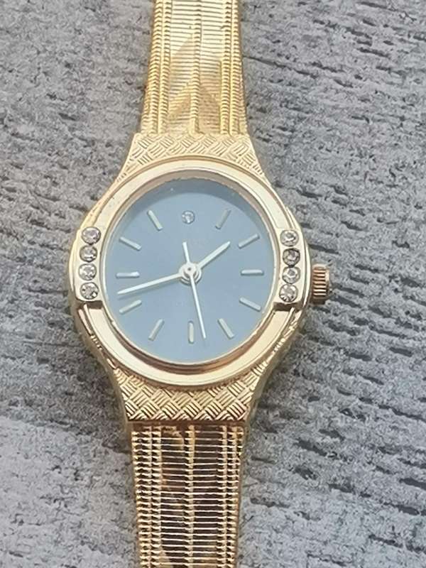 LADIES ALL GOLD PLATED POISE WATCH IN EXCELLENT WORKING CONDITION